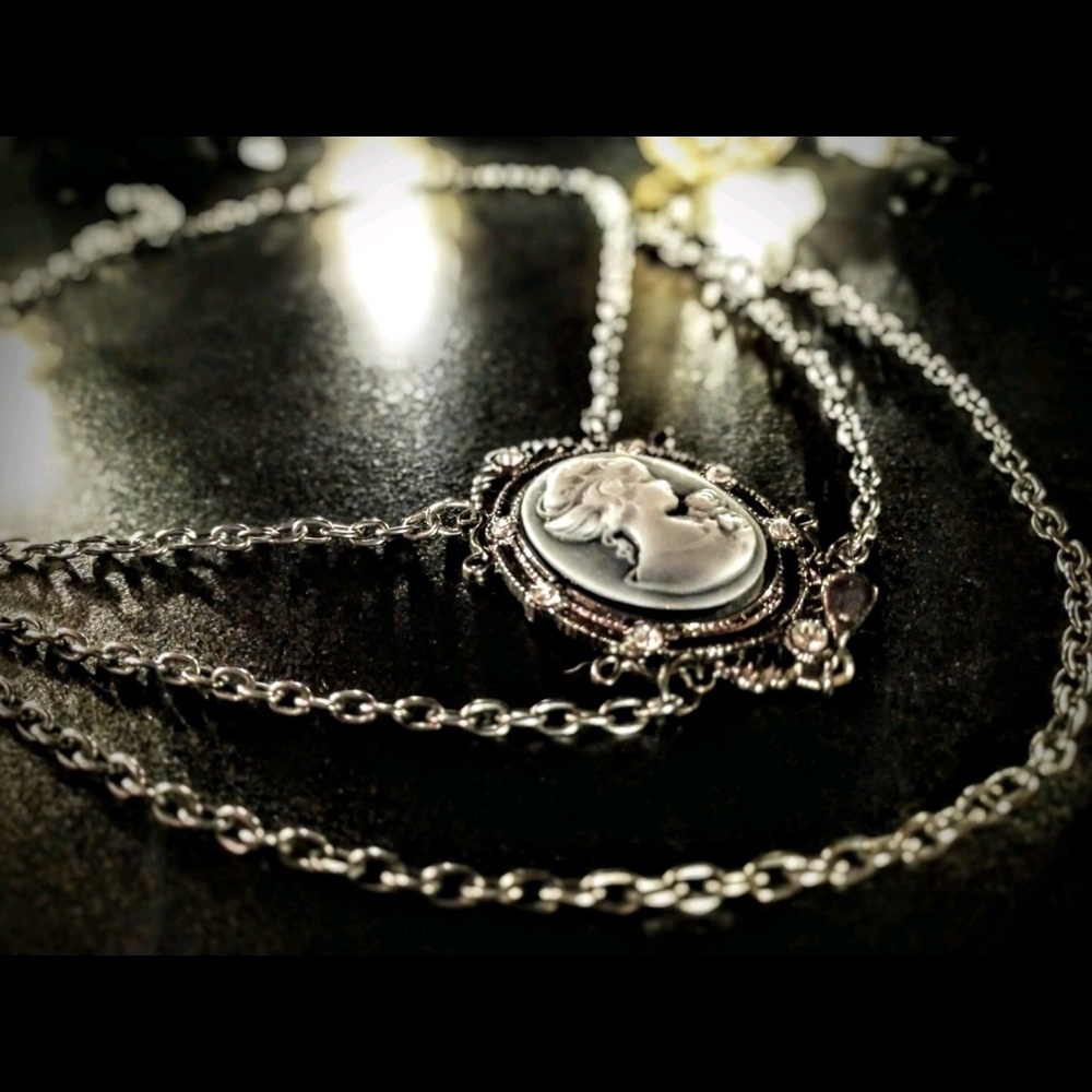 Necklace - Picture 4 of 7